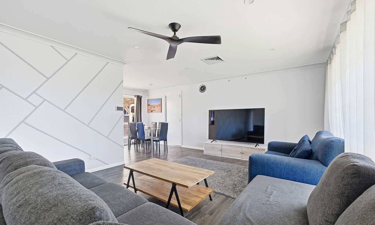 Dubbo House | Canterbury House - Firepit Retreat Near Mall