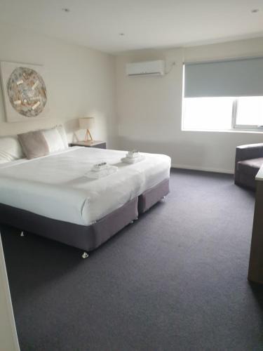 Goulburn Hotel | Carlton Suites
