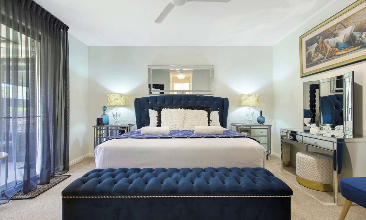 Korora House | Casa Bella - Luxury 3 Bedroom Rural Retreat with Pool, Media Room & Games Room
