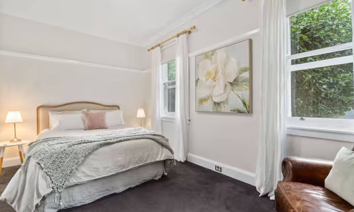Bowral Cottage | Centennial Cottage 2 - Botanica. Cosy, close walk to Bowral and wedding venues.