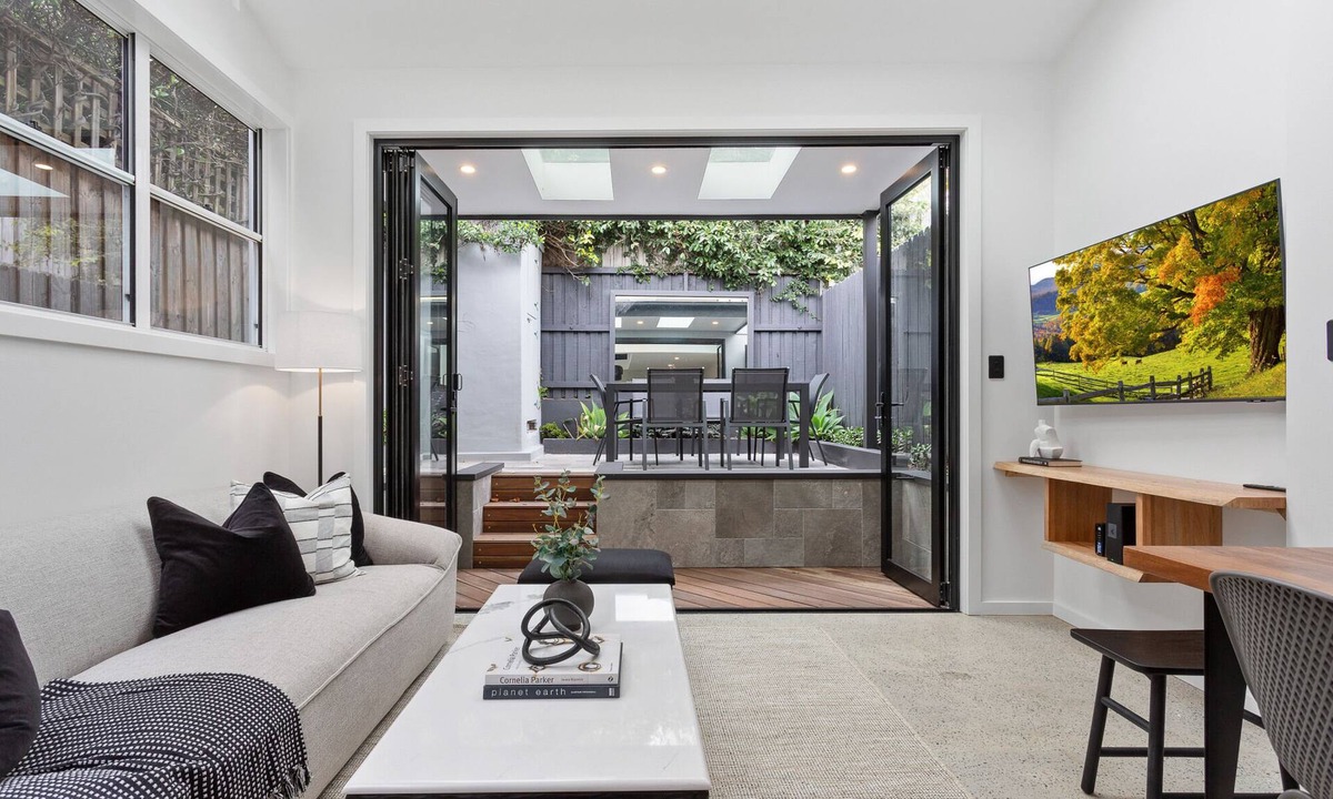 Balmain House | Charming 3-bed Cottage with a Courtyard