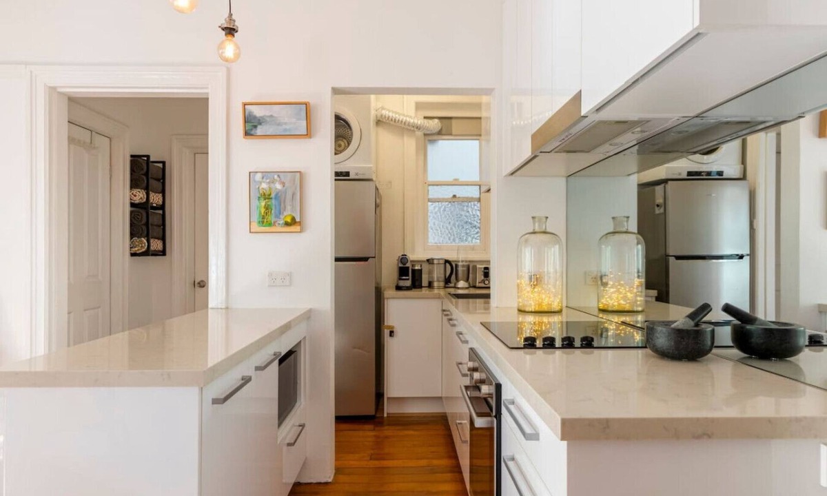 Kings Cross Apartment | Charming Stylish City Pad Potts Point w Laundry