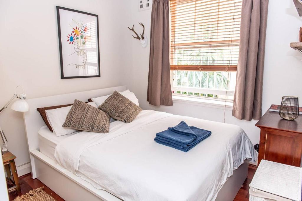Kings Cross Apartment | Chic Quiet Apartment Close to Everything