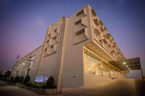 Hyderabad Hotel | Citadel Hotel By Vinnca Shamshabad Airport, Hyderabad