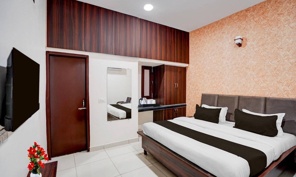 Focal Point House | Classic Hotel Charanjit Arora