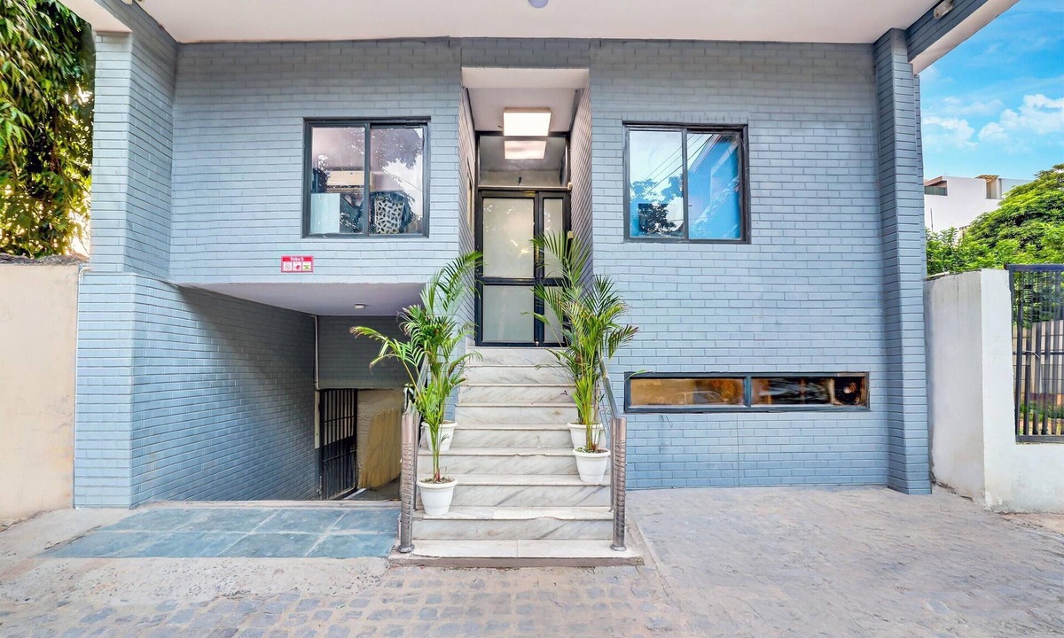 DLF Phase 1 House | Classic With Balcony O DLF Phase 1