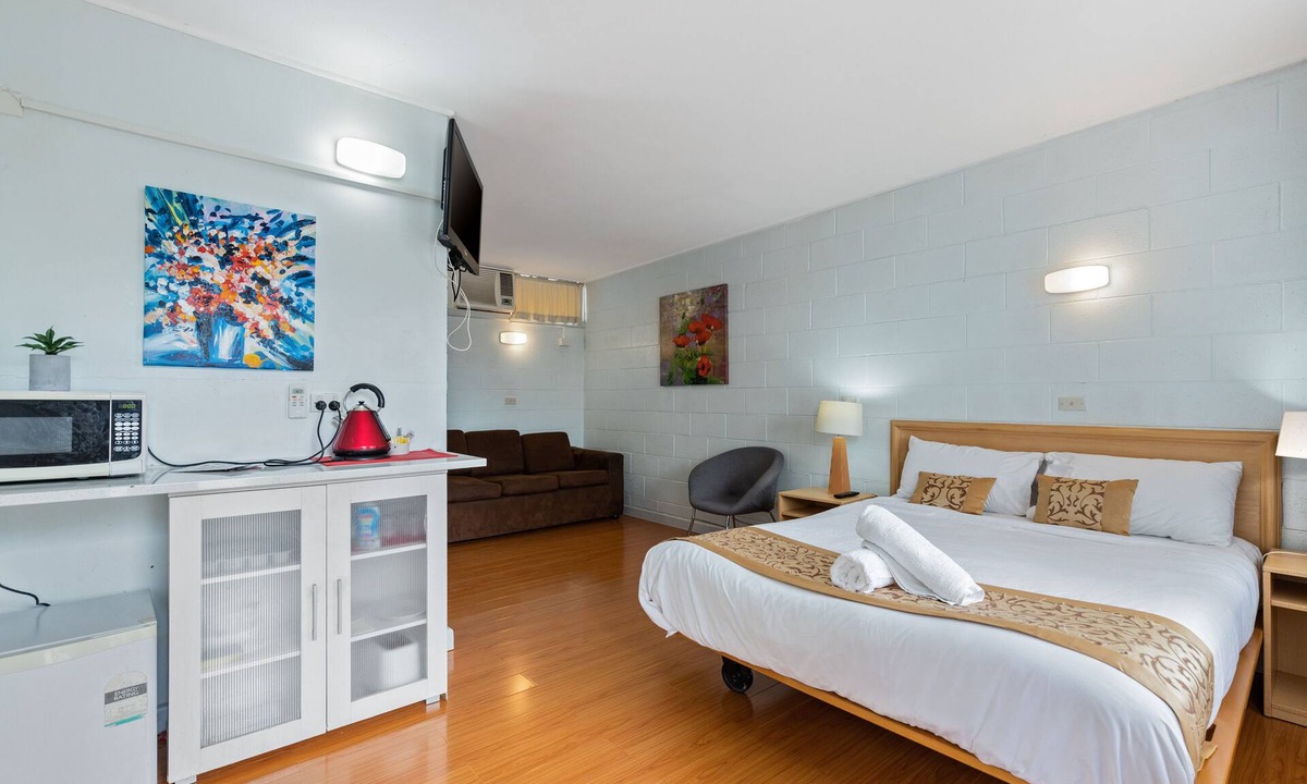 Strathmerton Hostel | Clean and Cozy Rooms with Private Bath Near Murray