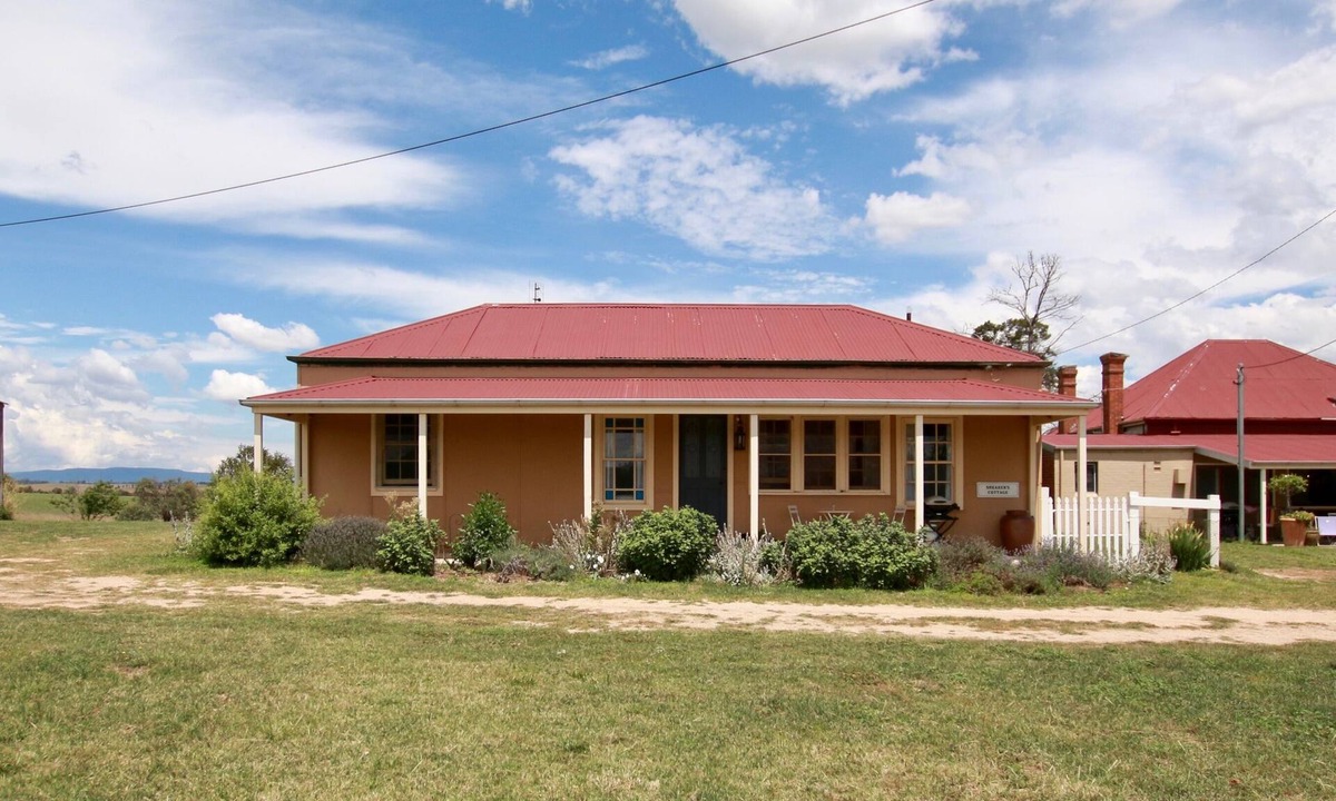 Eglinton Cottage | Clean, pretty cottage situated on beautiful farmland ten minutes from Bathurst.