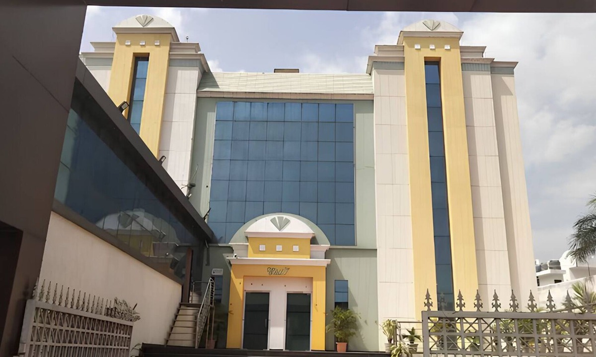 Bareilly Hotel | Club 7
