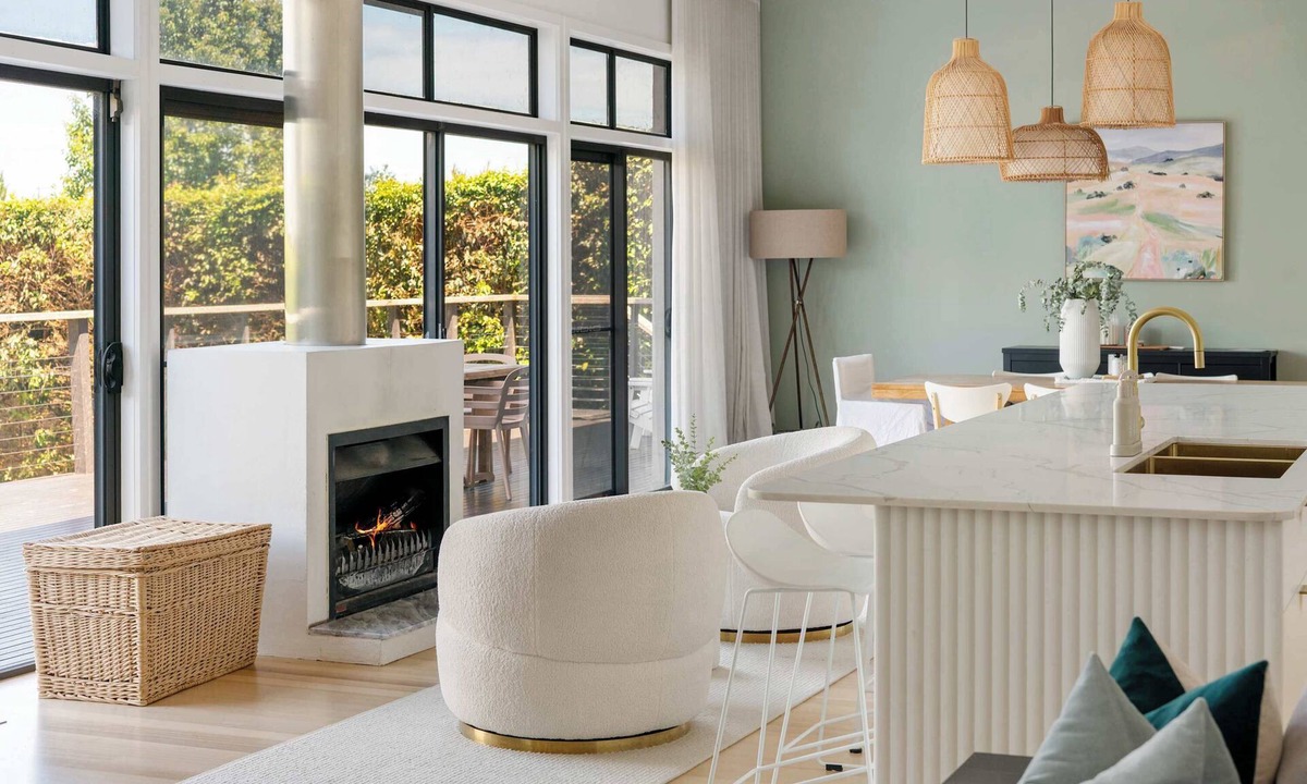 Mornington House | Coastal Luxe - Main St, Beach, Kids Cubby & Swings