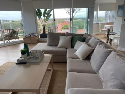 Brighton-le-Sands Apartment | Coastal luxury