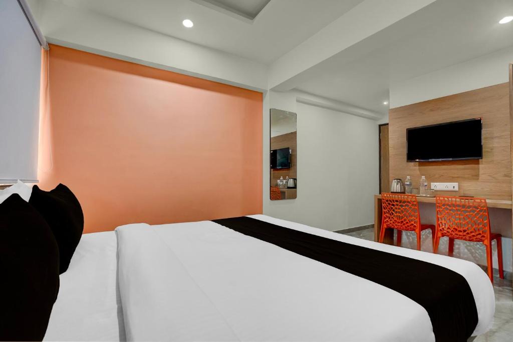 Naranpura Hotel | Collection O Hotel Orange Tree