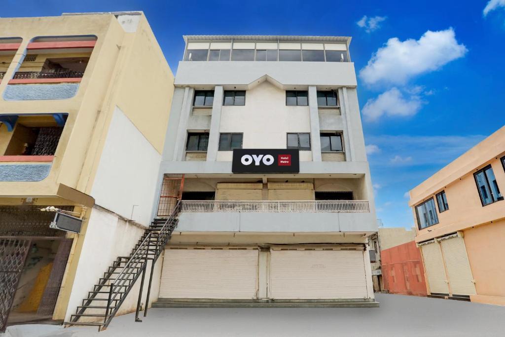 Rajkot Hotel | Collection O Rajkot Central Bus Terminal Formerly Hotel Metro