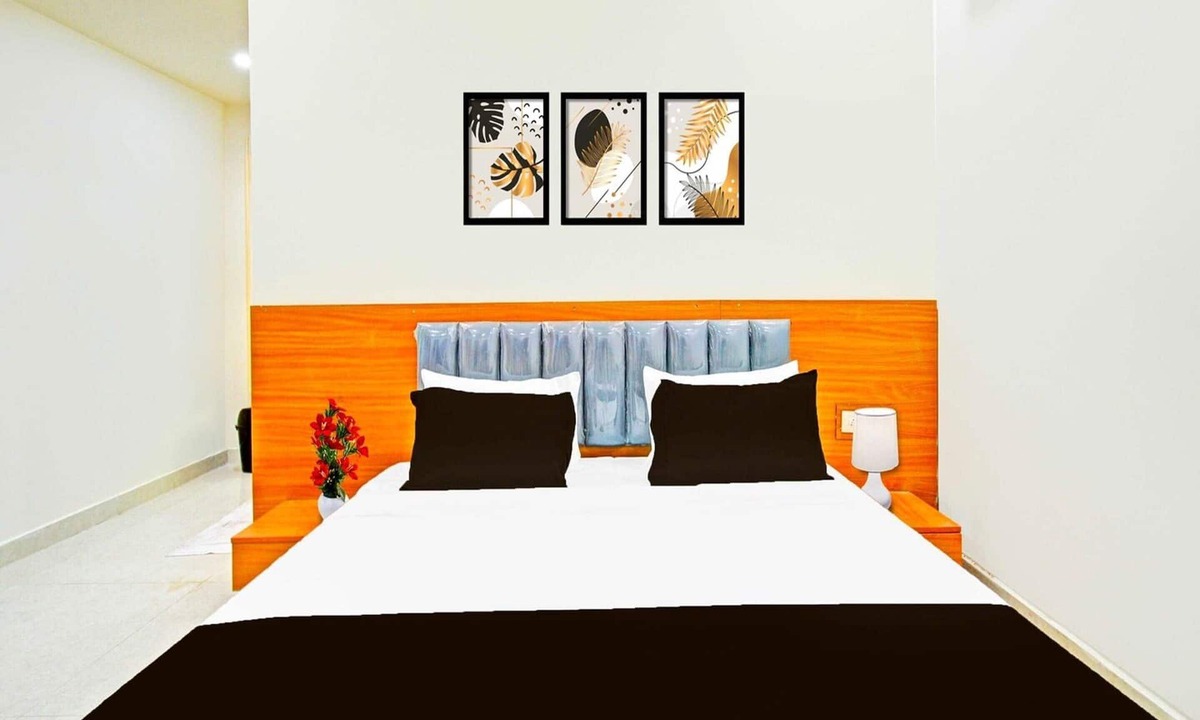 Hyderabad House | Collection O Santosh Nagar Hyderabad