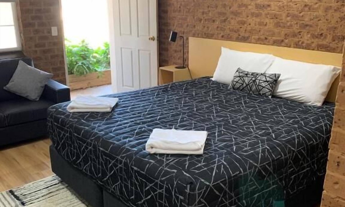 West Wyalong Hotel | Colonial motor inn