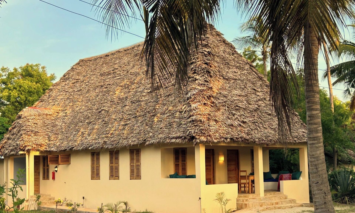 Pangani House | Comfortable beach villa, located directly by the sea, tropical garden