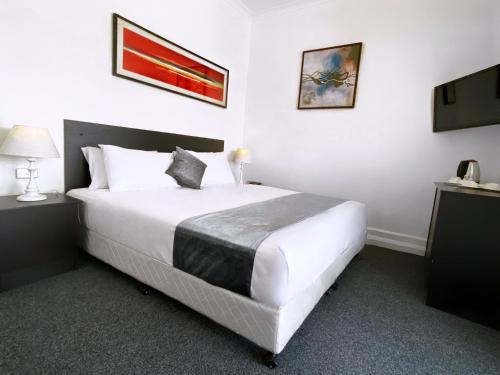Hay Hotel | Commercial Motel