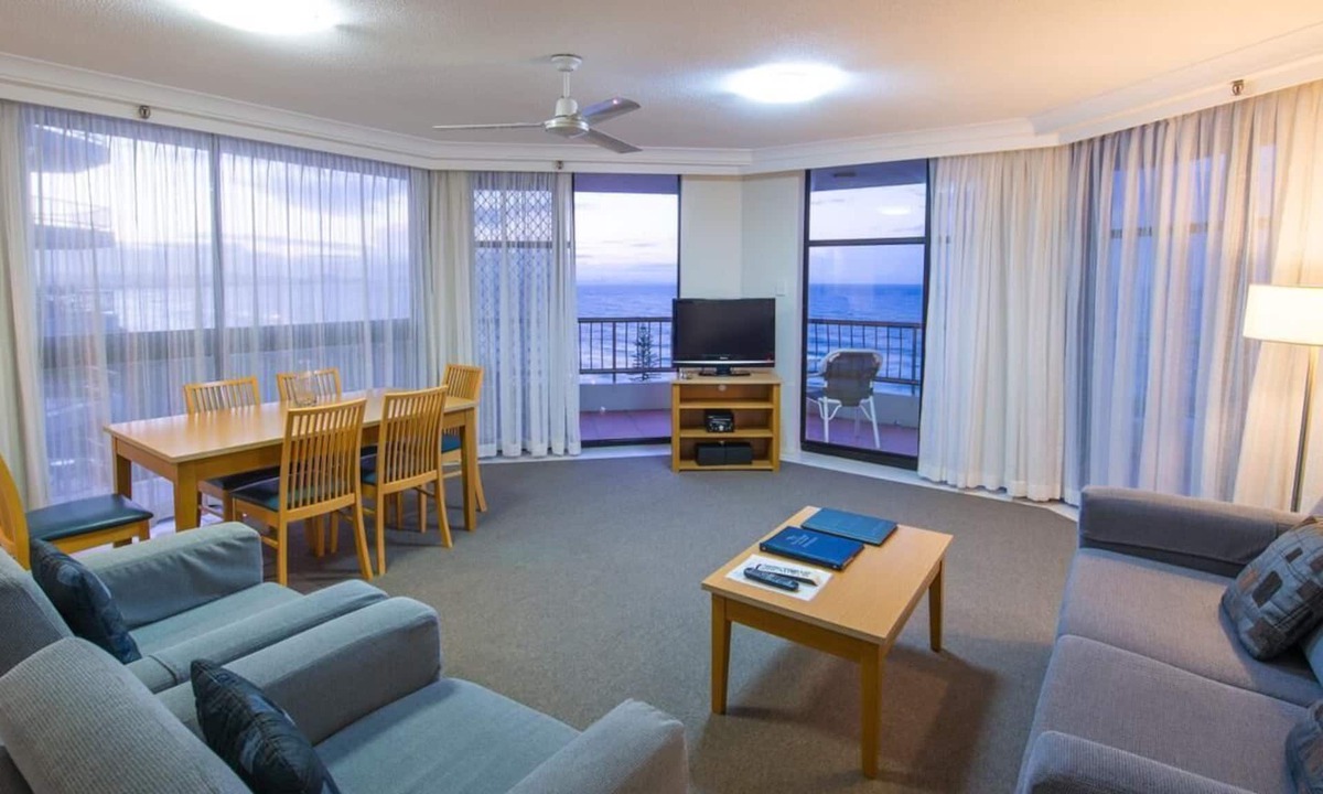 Coolangatta Resort | Coolangatta Absolute Beachfront Apart. sleep 6 avail. 26th Dec. 2026 - 9th Jan