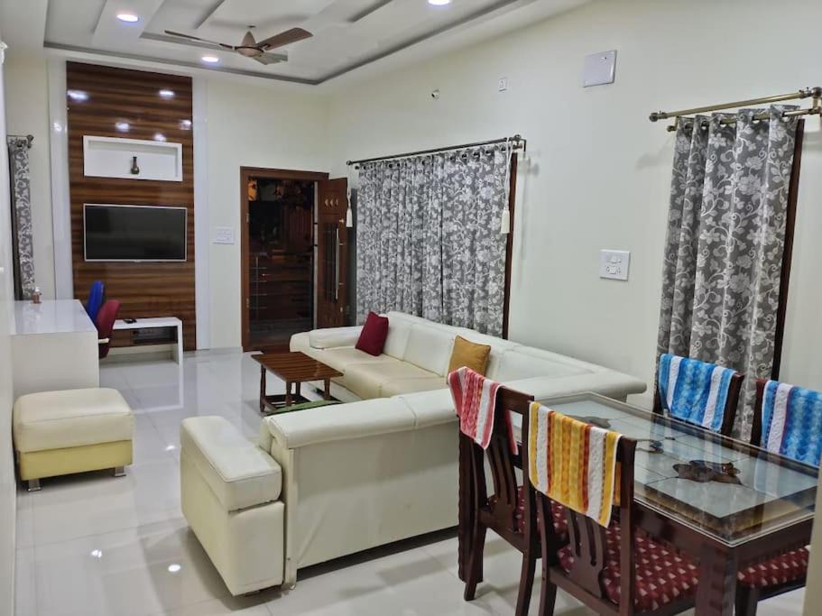 Bengaluru Apartment | Corner apartment, 2BHK with good privacy, parking
