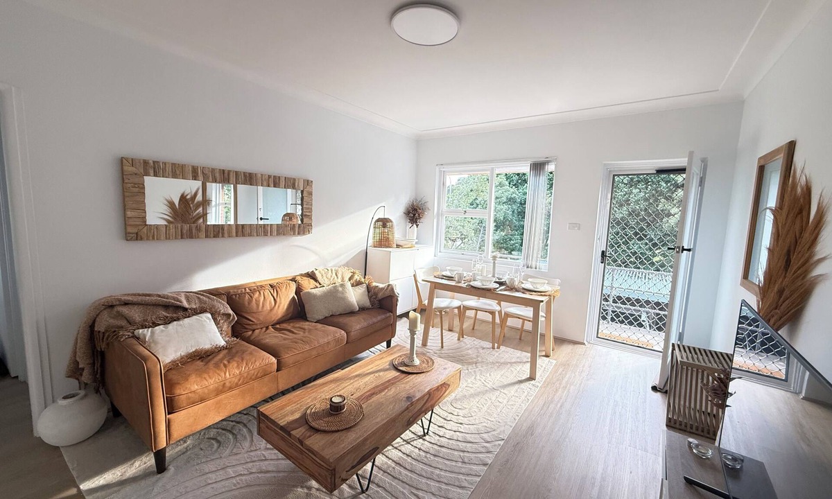 Dee Why Apartment | Cosy Beach Escape in a Heart of Dee Why 5 min walk to Beach and B1 to CBD