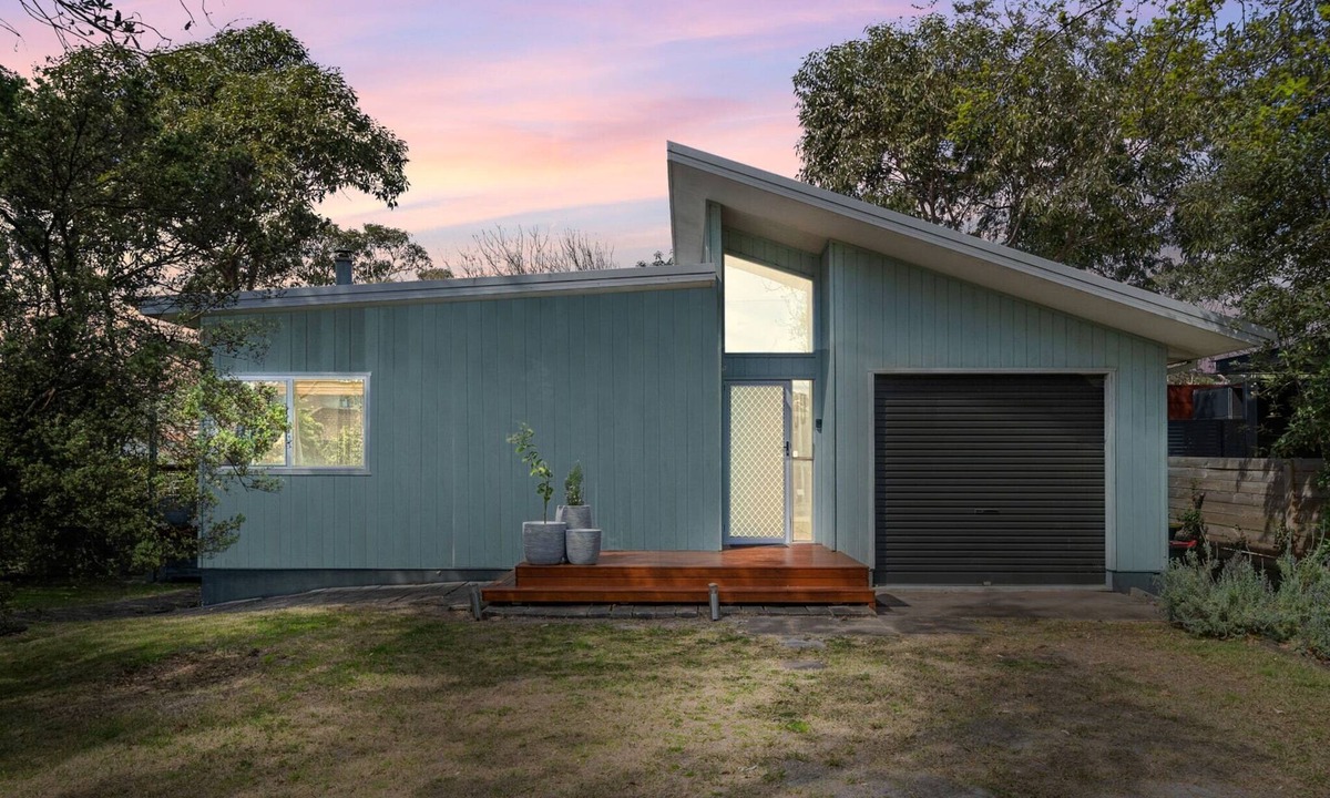 Broulee Apartment | Cosy Getaway with Fireplace and Spacious Backyard