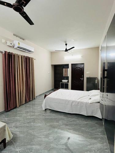 Irinjalakuda Apartment | Cosy Stays, 2 Adjacent Apartments in Irinjalakuda