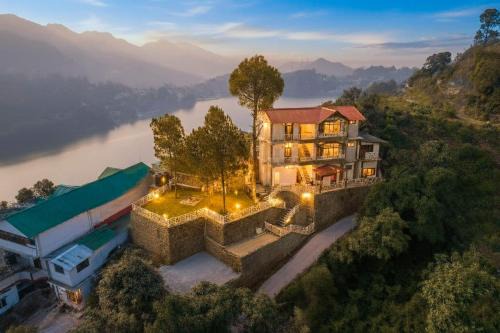 Bhimtal Villa | Cottage On The Lake by VEO - Part of StayVista