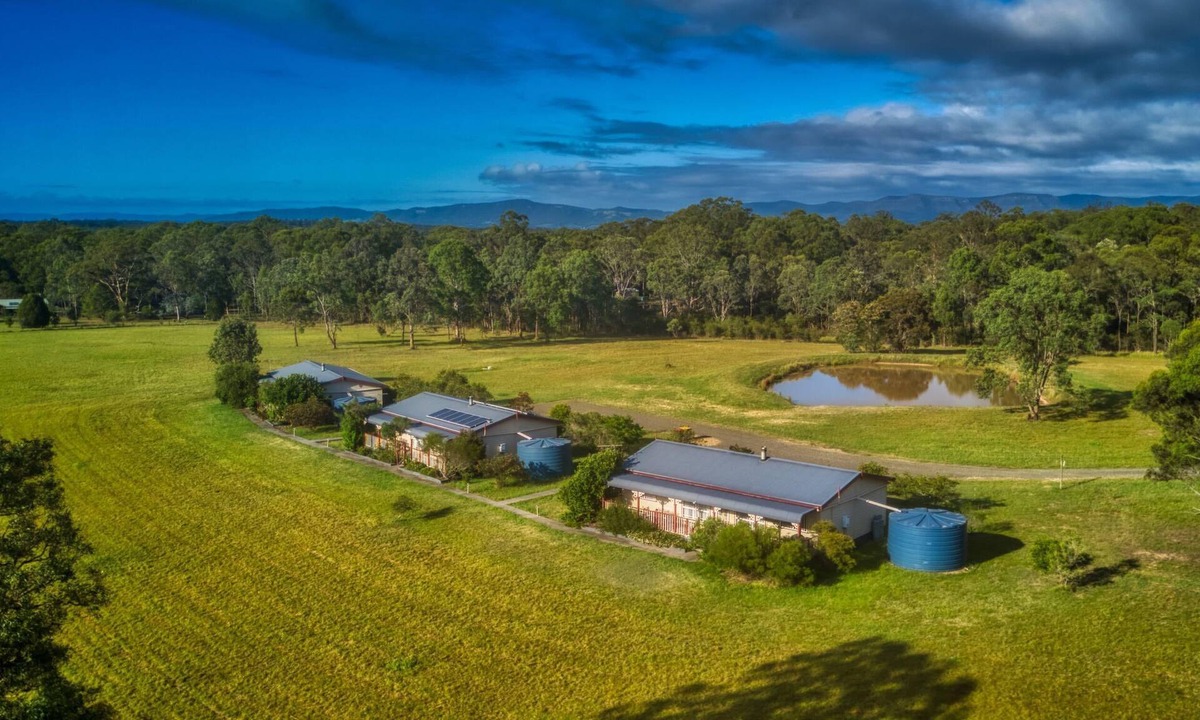 Lovedale Cottage | Cottages on Lovedale - No. 2 - 3 bedroom, 2 bathroom cottage in wonderful Lovedale location