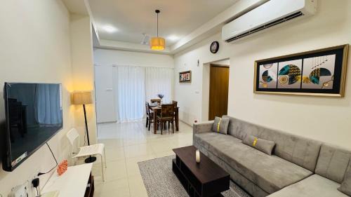 Gandhinagar Apartment | Cozy 2 BHK Apartment In Gift City Like Home