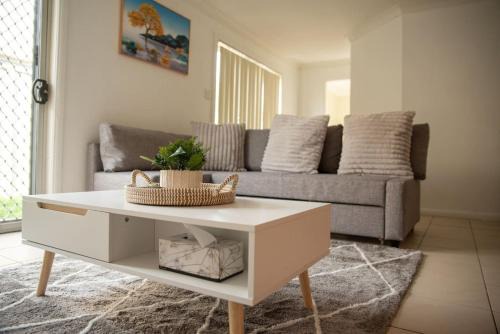 Bowenfels House | Cozy 3BR Retreat, Ensuite, Wi-Fi