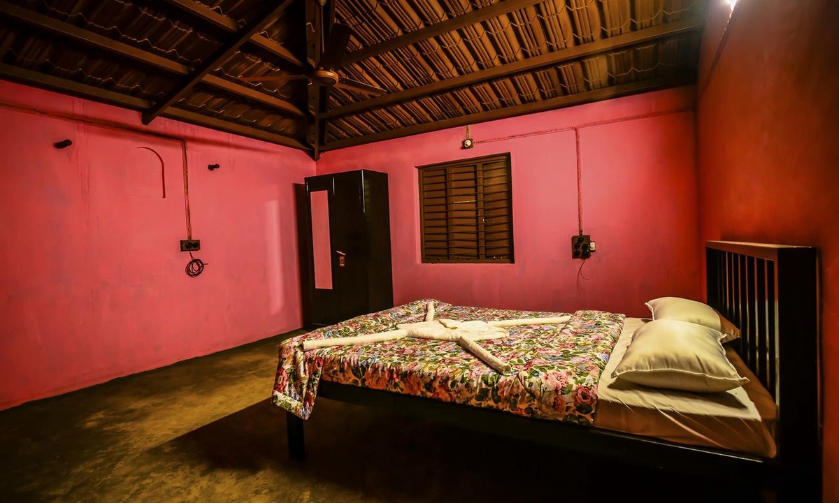 Satara Hotel | Cozy Basic Room in A Picturesque Wada 10
