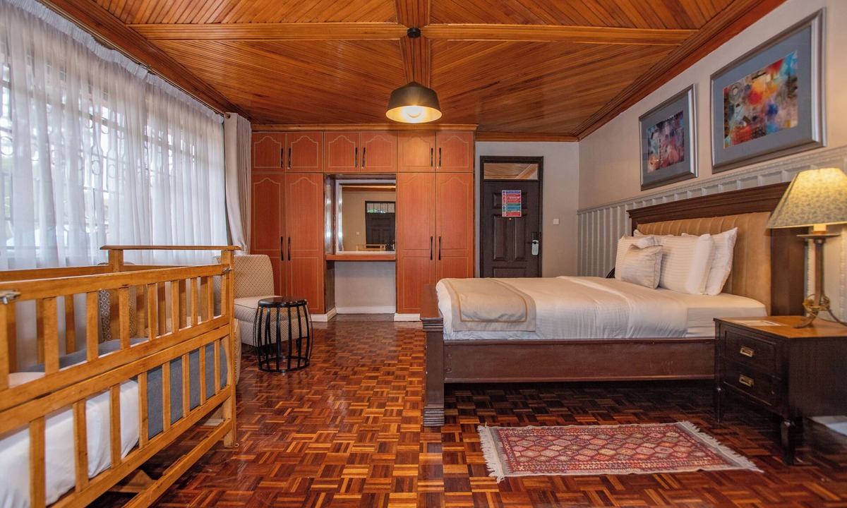 Gigiri Hotel | Cozy King Suite. Walking Distance to Mall & Green Spaces