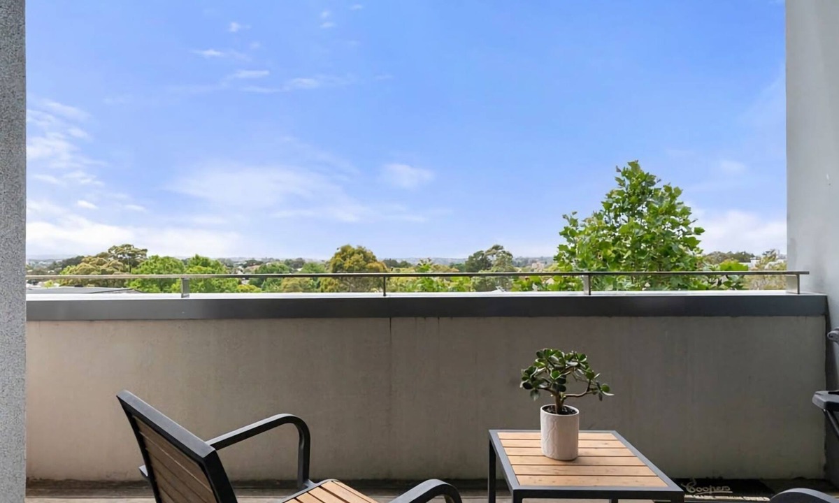 Crows Nest Apartment | Crows Nest Balcony Stay with BBQ