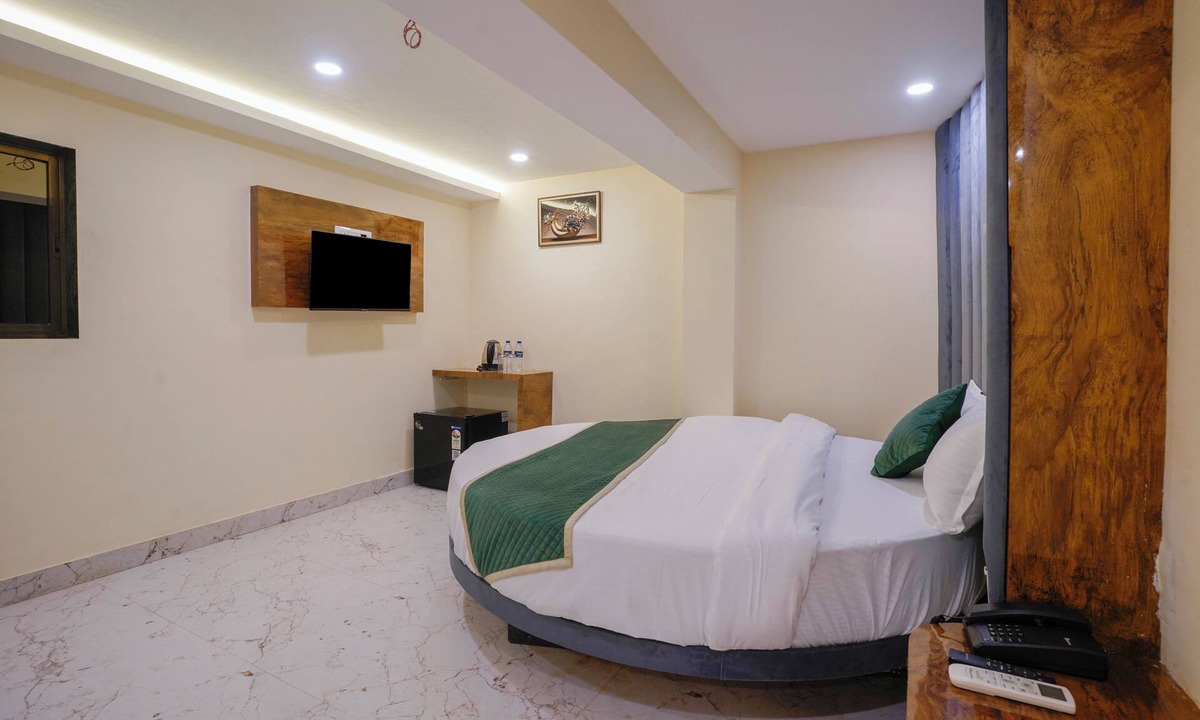 Mulund West Hotel | Crystal By Glitz Hotels