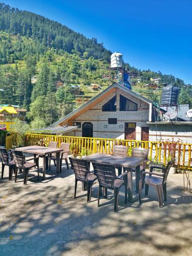 Jibhi House | Crystal Mountain Homestay - Jibhi Market