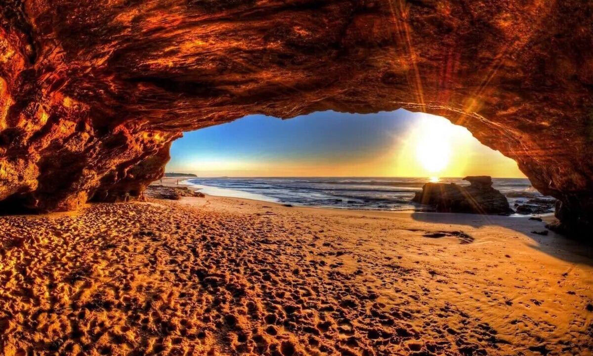 Caves Beach House | Cute Caves Beach Cottage - Family & Pet Friendly - 7 min walk to Beach.