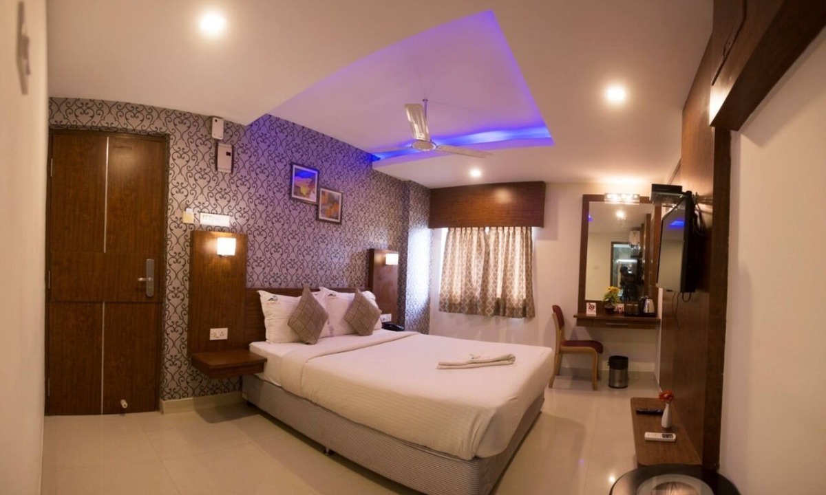 Porur Hotel | De Castle Inn