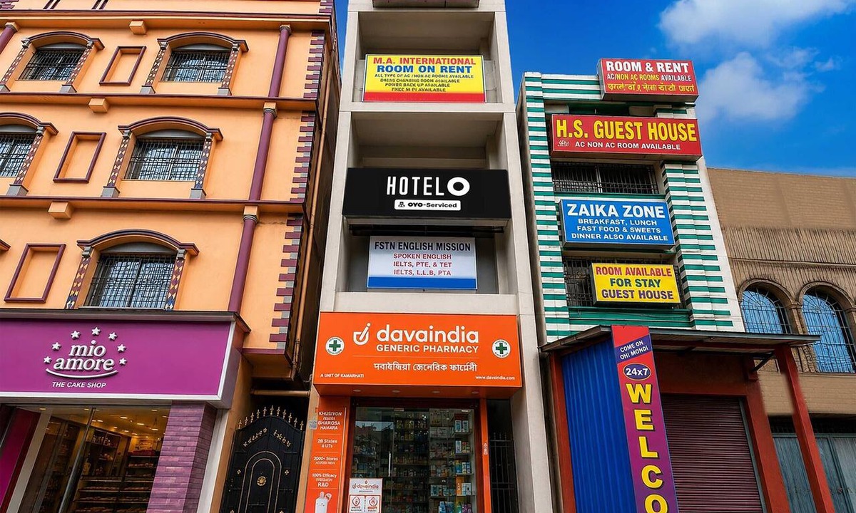 Kolkata House | Deluxe Room Chowdhury Guest House