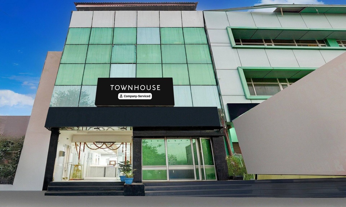 Mohali House | DeluxeHotel Hm Crystal