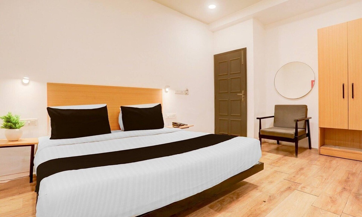 Nagpur House | DeluxeHotel Woodland
