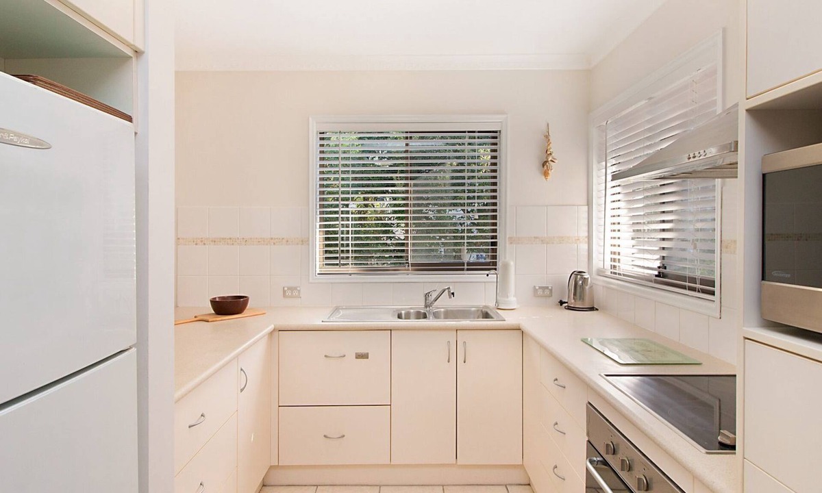 Tugun House | Diamond Place 4 - Absolute Beachfront Tugun - Min. 3 Night Stays!