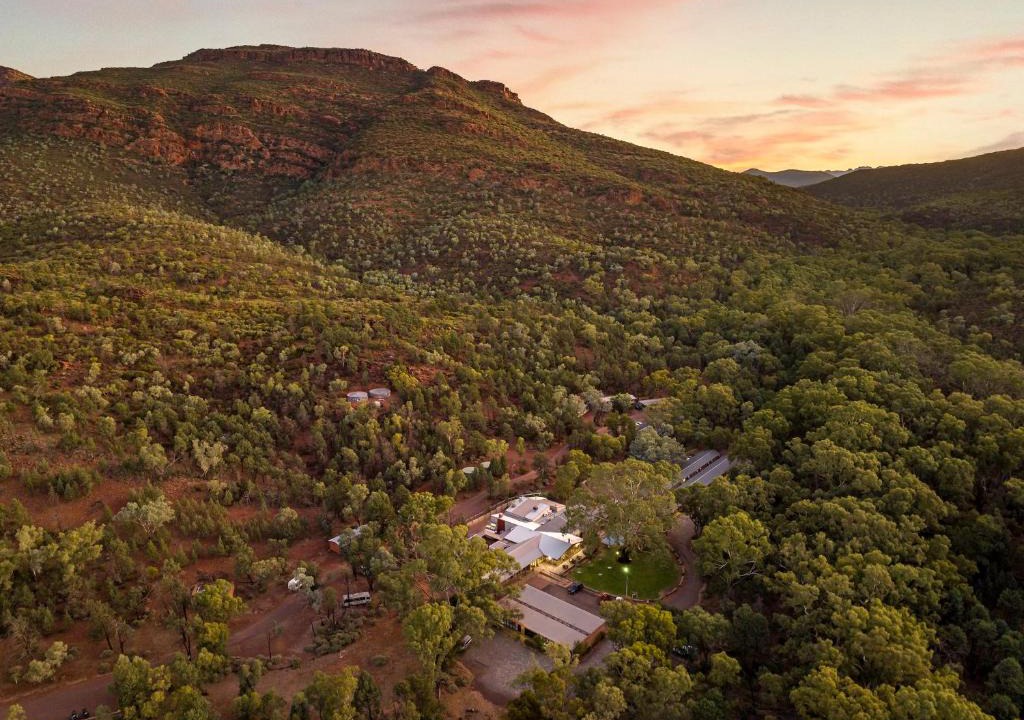 Wilpena Hotel | Discovery Resorts - Wilpena Pound