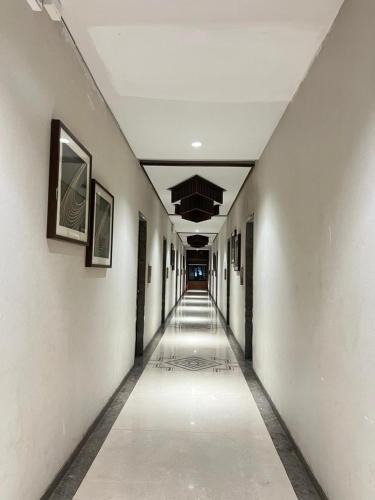 Bardoli Hotel | DK Club & Resort