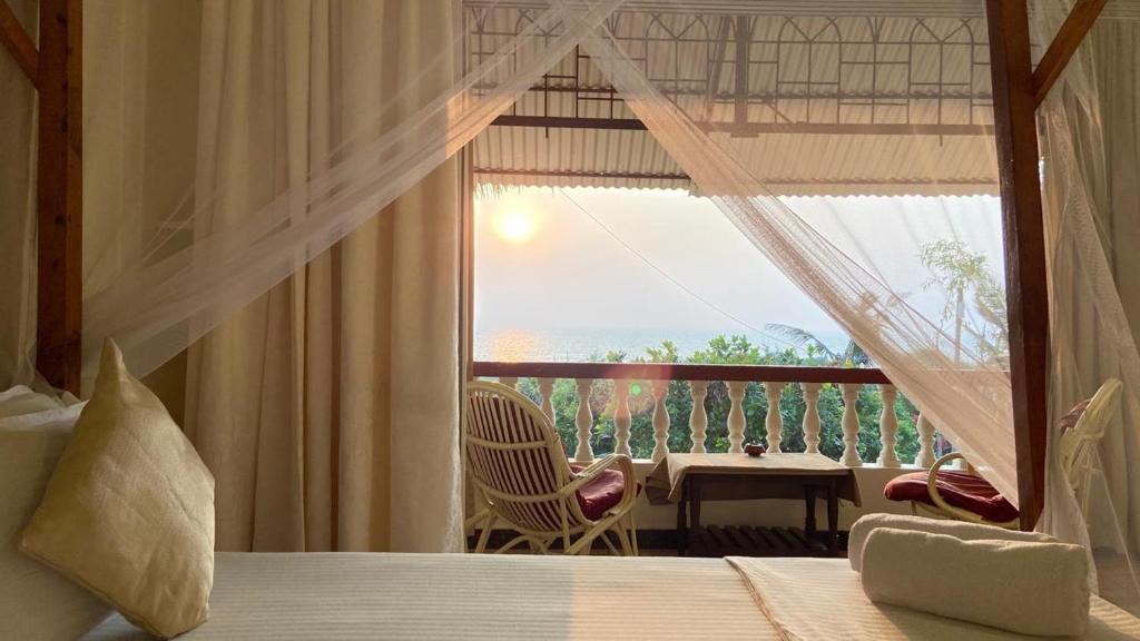 Candolim Hotel | Dmellos Sea View Home