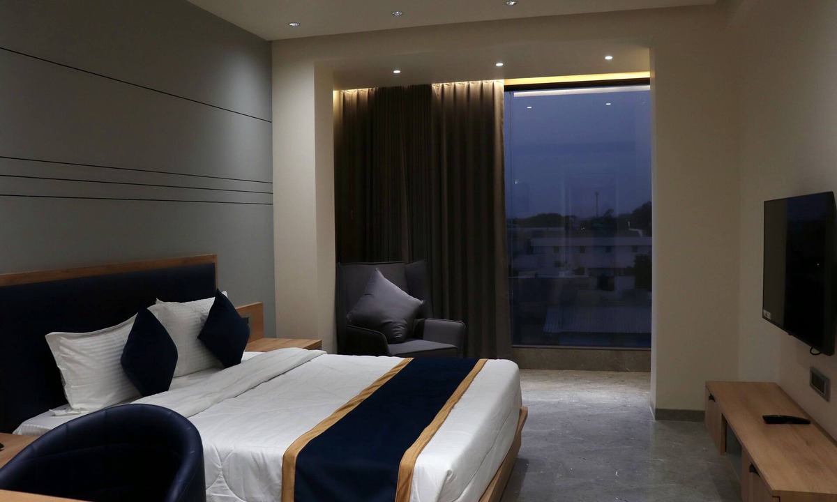 Wadhwan Hotel | Dream Inn By Spring Tree