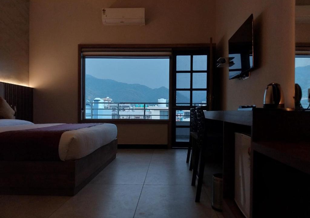Haldwani Hotel | Dreamy Desert Hotel