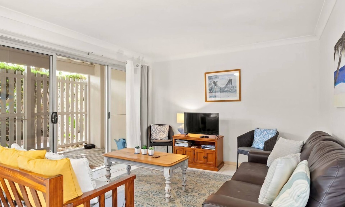 North Creek House | Easy Style Holiday Accommodation Across the Road from the Beach