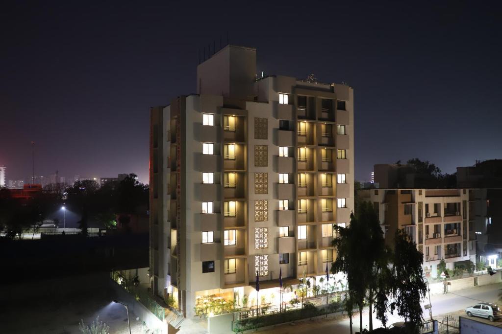Thaltej Hotel | Ebony Residency