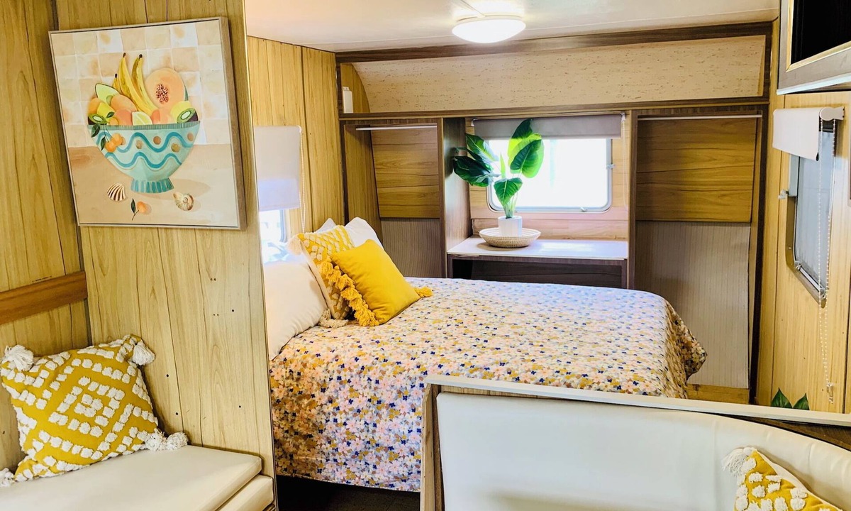 Rye House | Elizabeth the spacious retro caravan. Sleeps 6 | Rye, Mornington Peninsula