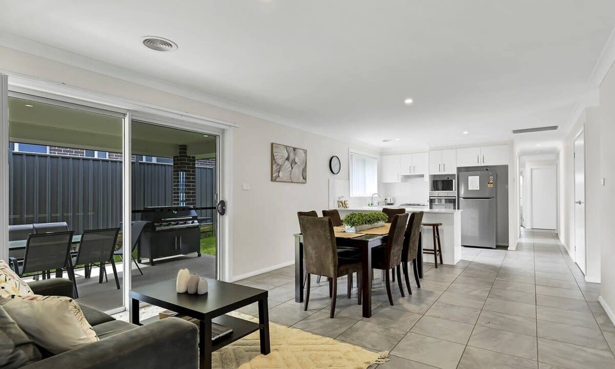 Orange House | Emmaville - Modern, Convenient & Pets Allowed